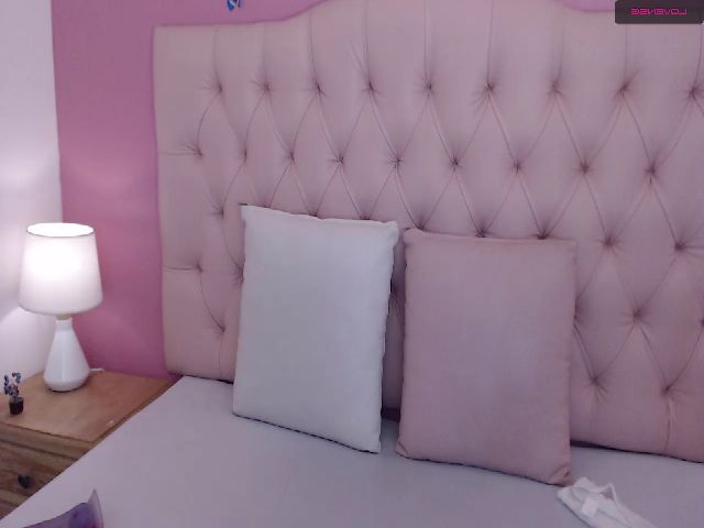 Live sex webcam photo for Keyra_R #263102217