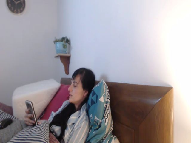 Live sex webcam photo for isabellazee2 #255793440