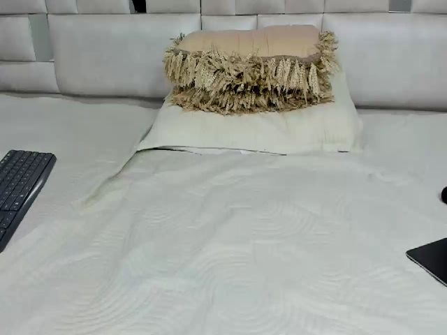 Live sex webcam photo for Scarlet_corte #256658532