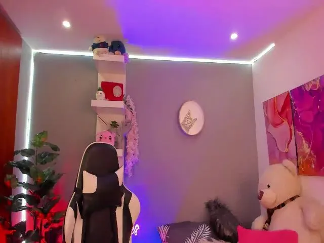 Live sex webcam photo for SaraValennn #256137615