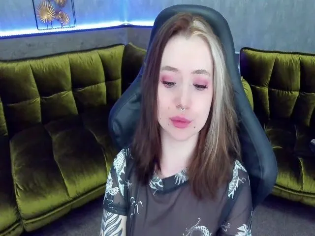 Live sex webcam photo for Helen_Mayer #256060279
