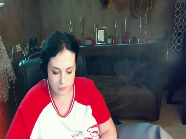 Live sex webcam photo for SerahMirabeli #265619660