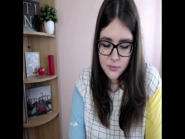 Live sex webcam photo for SweetyTinna #253006699