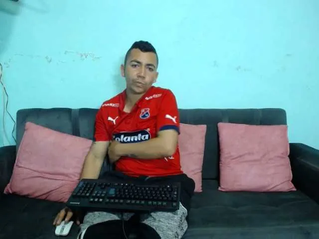 Live sex webcam photo for Axel-Bianca #243058807