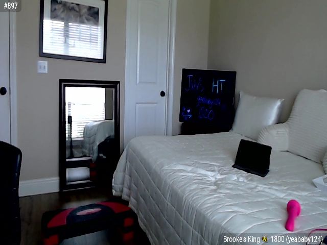 Live sex webcam photo for Brookebee27 #255722572