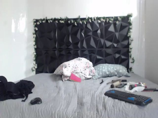 Live sex webcam photo for reyyanAslan #259453106