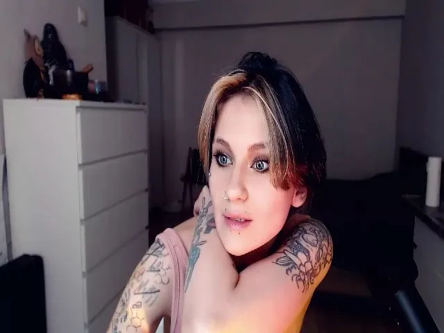 Live sex webcam photo for Hella_Hell #264306399