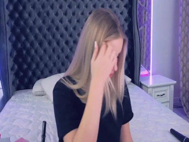 Live sex webcam photo for SantaGirll #254124765
