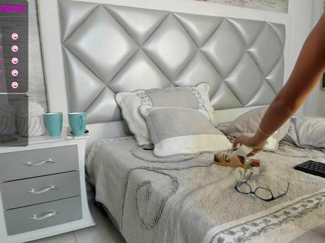 Live sex webcam photo for Breychely #244918520