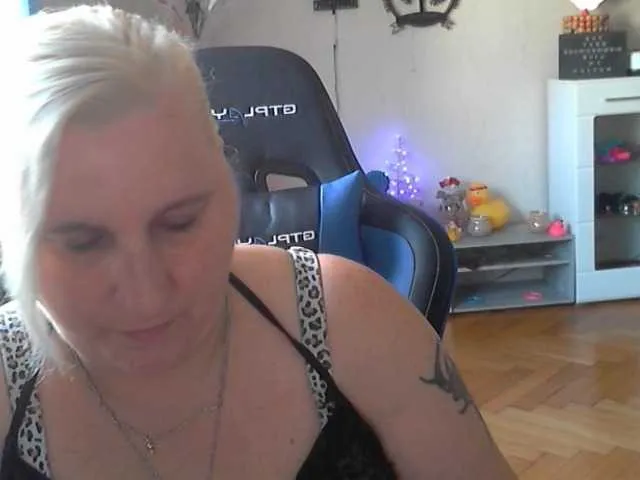 Live sex webcam photo for DrachenLady39 #257040071