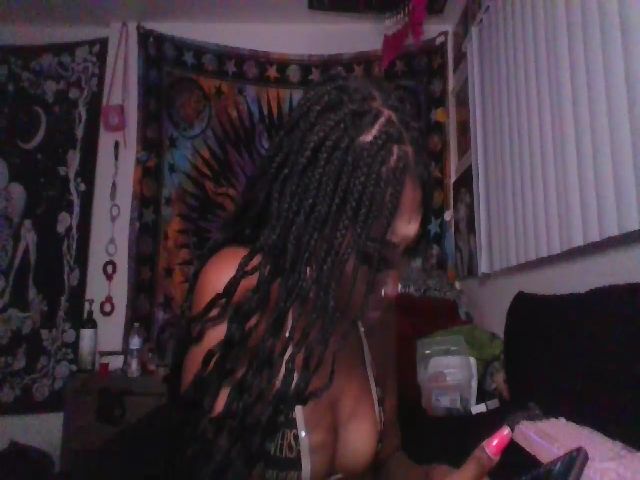 Live sex webcam photo for hennyhoneypot #255021896