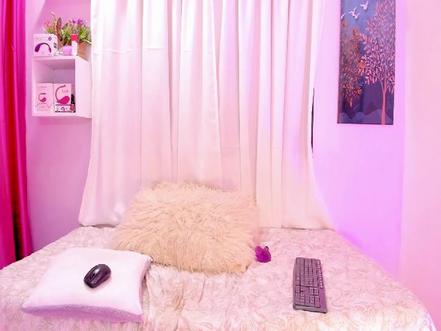 Live sex webcam photo for Meganmoore_ #256778144