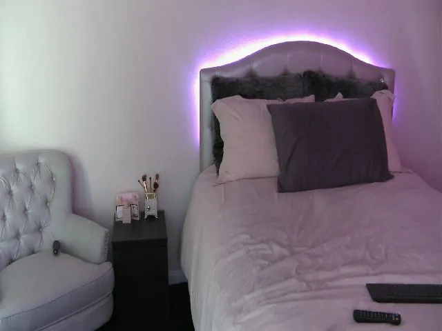 Live sex webcam photo for MeganMaxine #254628991