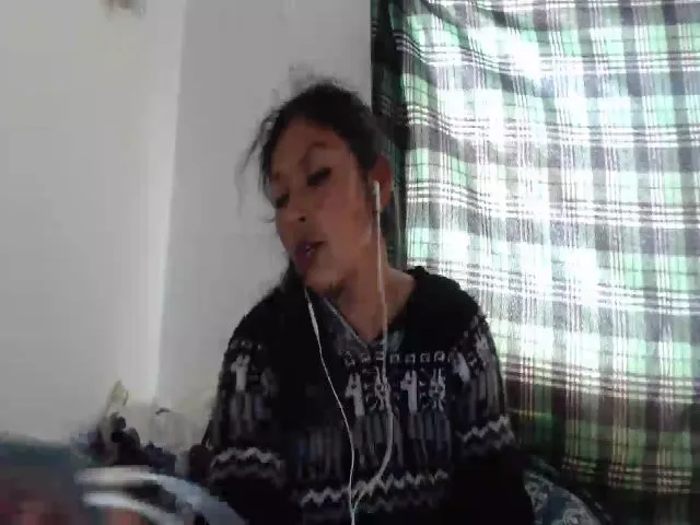 Live sex webcam photo for CHILENITAHOT #256033244