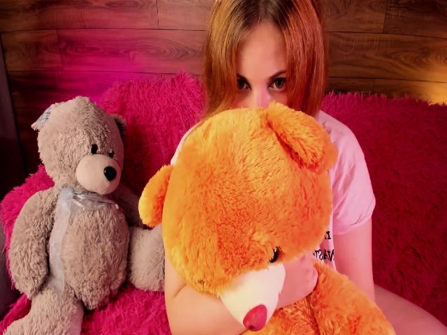 Live sex webcam photo for AliceCutePerv #254486065