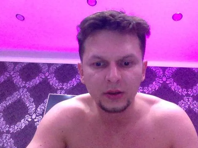 Live sex webcam photo for Redlynx14 #242143161