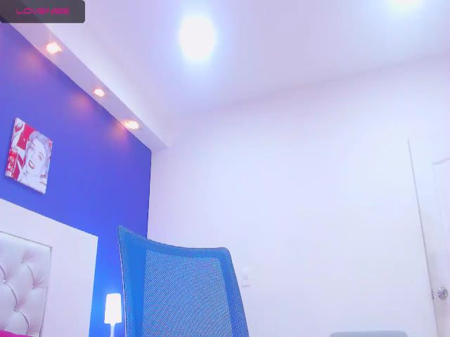 Live sex webcam photo for Scarlett_1801 #253537060