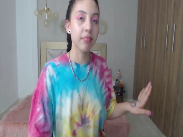 Live sex webcam photo for Emily_evans18 #252345970