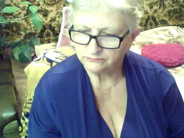 Live sex webcam photo for LolkaAlyss #287976317