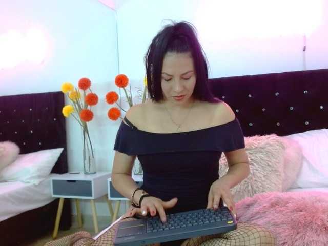 Live sex webcam photo for Karindiaz #259624617