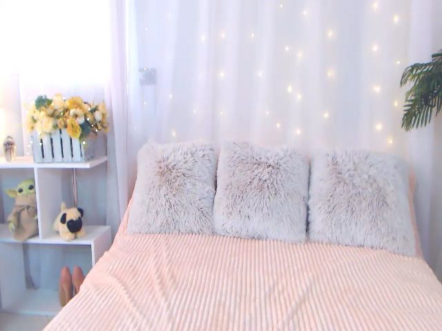 Live sex webcam photo for La_Kim__Cam #260506829