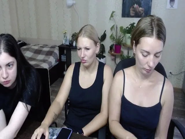 Live sex webcam photo for Emi_lywild #255552976