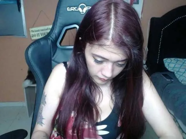 Live sex webcam photo for melanyissabel #252945931