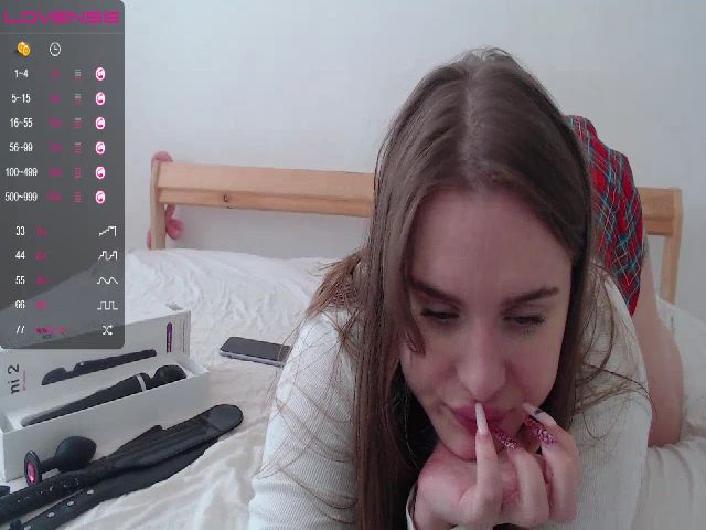 Live sex webcam photo for AliceSins1 #264795930