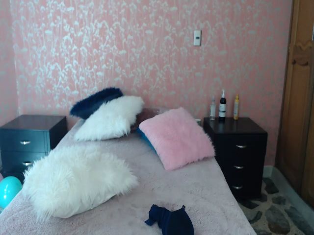 Live sex webcam photo for Violet_Mart #262447357