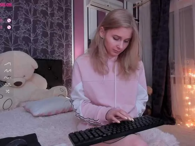 Live sex webcam photo for LesyaPrincess #245752420