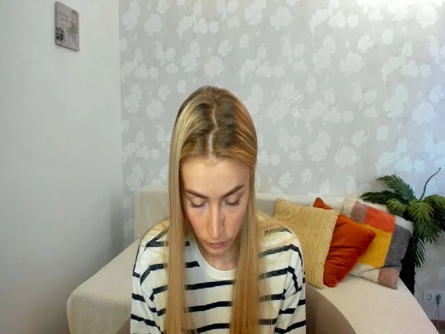 Live sex webcam photo for MissisRexa #255556845