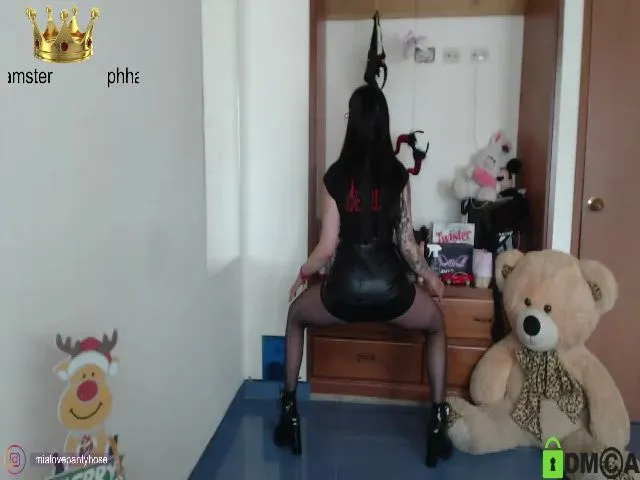 Live sex webcam photo for Miahot21 #255715457