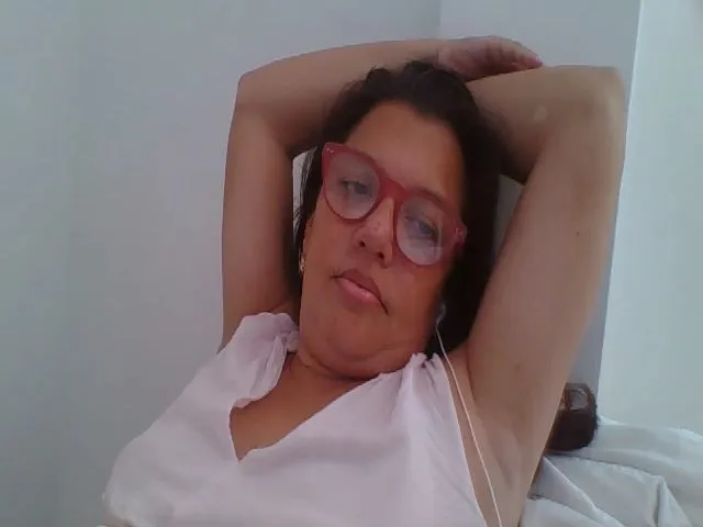 Live sex webcam photo for SweetLola01 #260797439