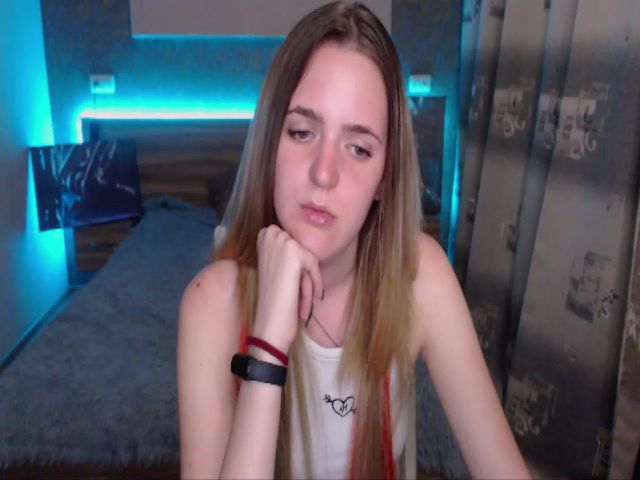 Live sex webcam photo for Ella_Hudson #264518156