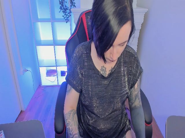 Live sex webcam photo for HelenCarter #261787294