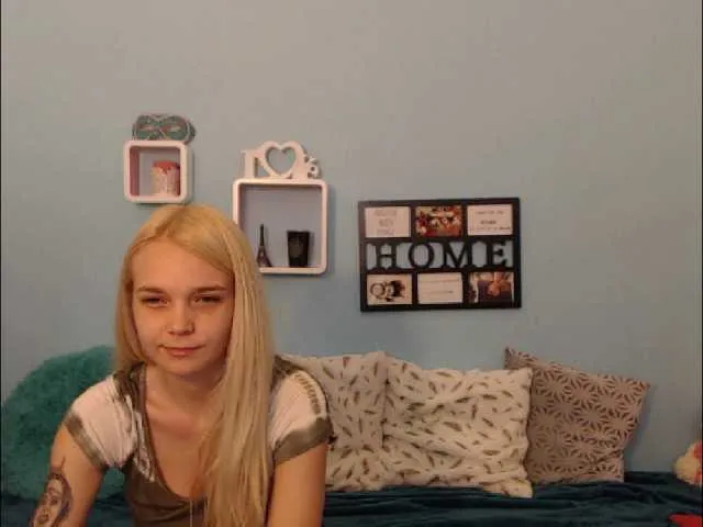 Live sex webcam photo for AnnaHappy18 #242301271