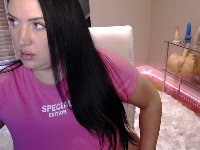 Live sex webcam photo for TiaBella #262394309