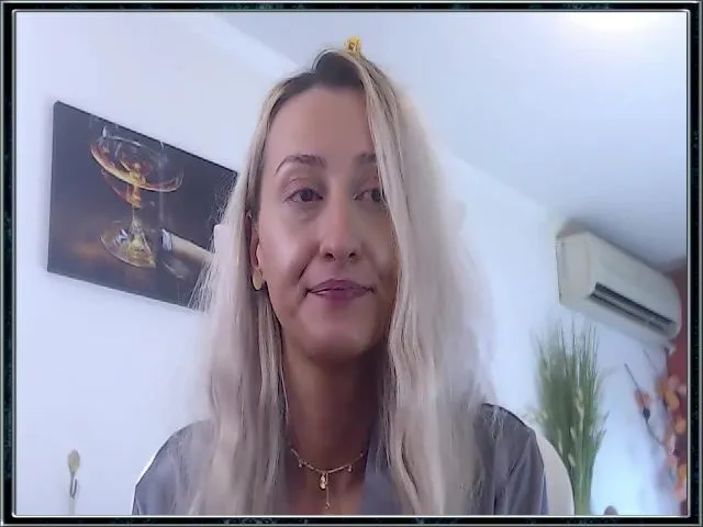 Live sex webcam photo for ClassyMelyna #252553188