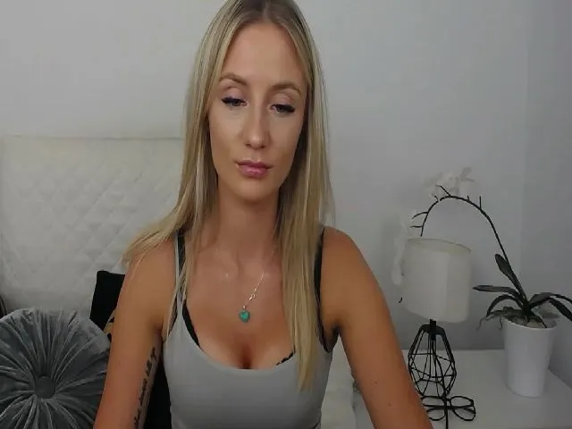 Live sex webcam photo for LenaaX #263885847