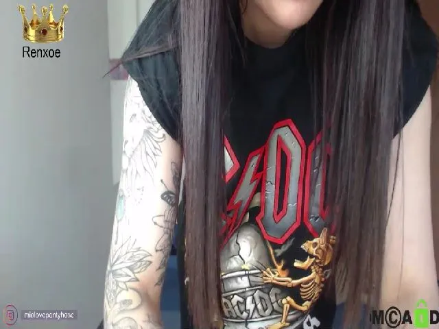 Live sex webcam photo for Miahot21 #263339483