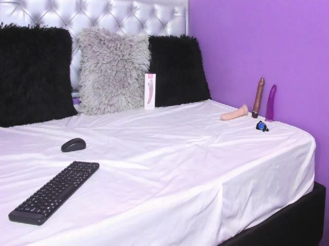 Live sex webcam photo for Violet21_ #257812815