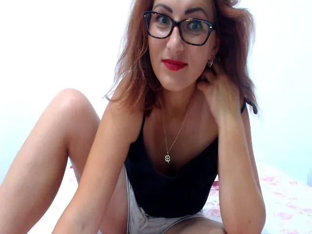Live sex webcam photo for Carolineback #261089450