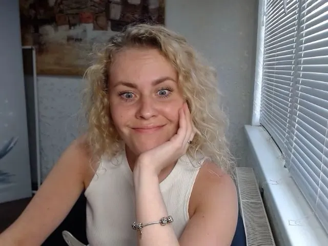Live sex webcam photo for AnnnaLia #256282756
