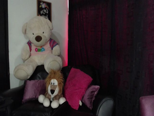 Live sex webcam photo for Pocahontas_a #253484426