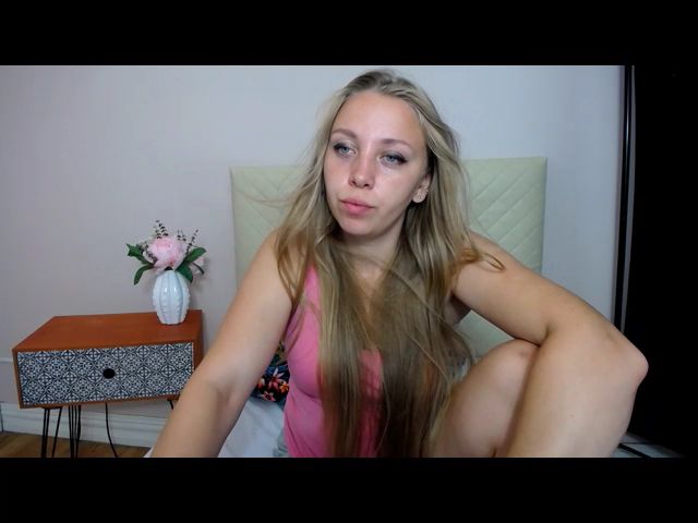 Live sex webcam photo for CorneliaYoung #254068734