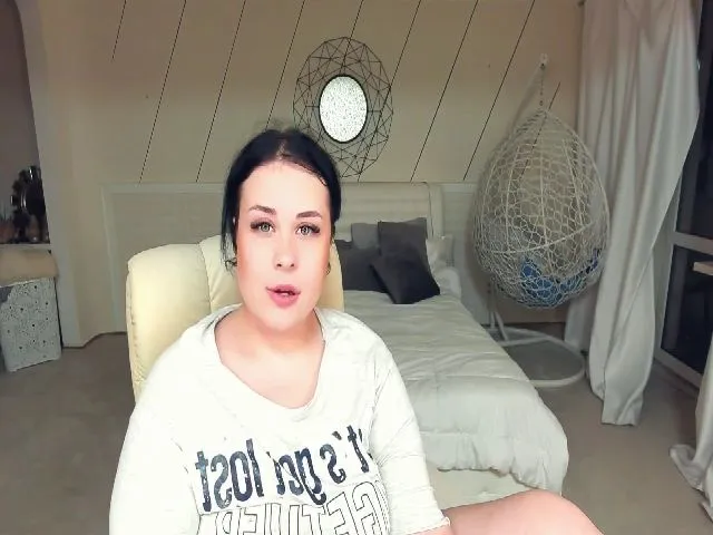 Live sex webcam photo for SerahMirabeli #254882077