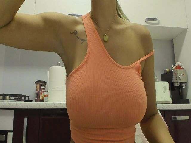 Live sex webcam photo for Angel_sex69 #262873416