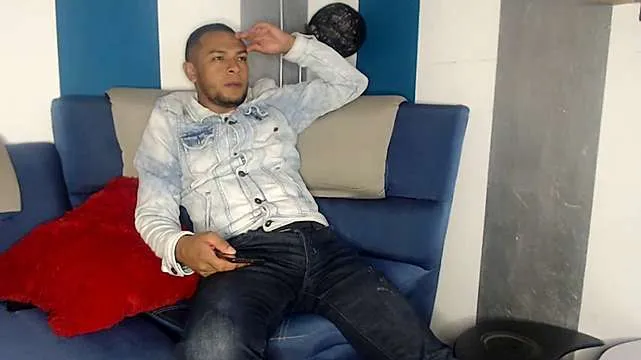 Live sex webcam photo for dirtylatin_boy #241828009