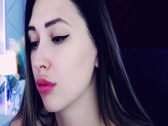 Live sex webcam photo for MillaLoves #260533680