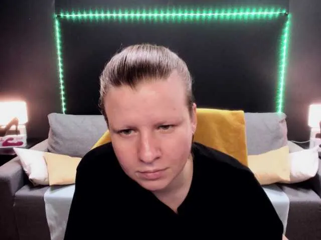 Live sex webcam photo for CoconutLegs #242850460